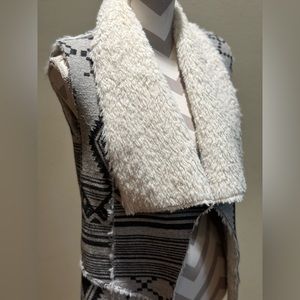Mossimo Sherpa Aztec Print Vest, Size S